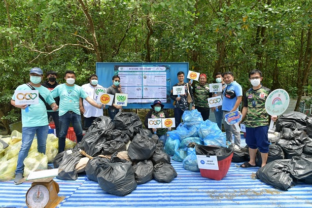 CP Foods employees and partner clean-up trashes in 7 coastal areas across Thailand